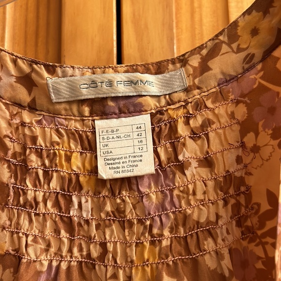 Sleeveless top with tie in front - Picture 2 of 5